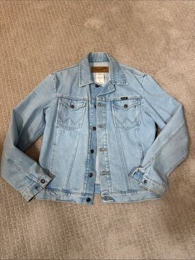 Wrangler Light Blue Denim Jacket - Classic Trucker Cut